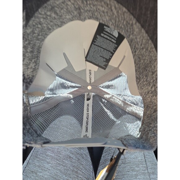 THE NORTH FACE Unisex Mudder Snapback Gray Patch Logo Trucker Hat NWT MSRP 32$ - Picture 6 of 7